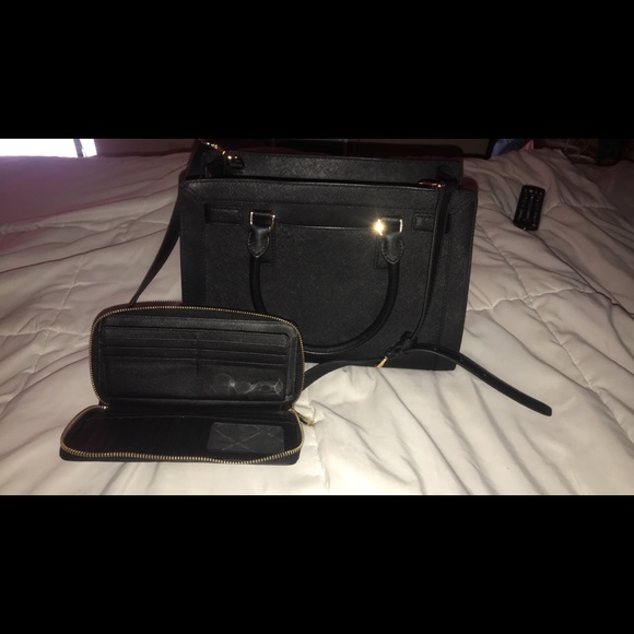 Michael kors purse and wallet set - Picture 3 of 3